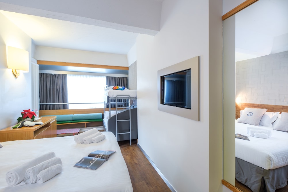 Classic Quadruple Room (2 adults + 2 children) photo 1