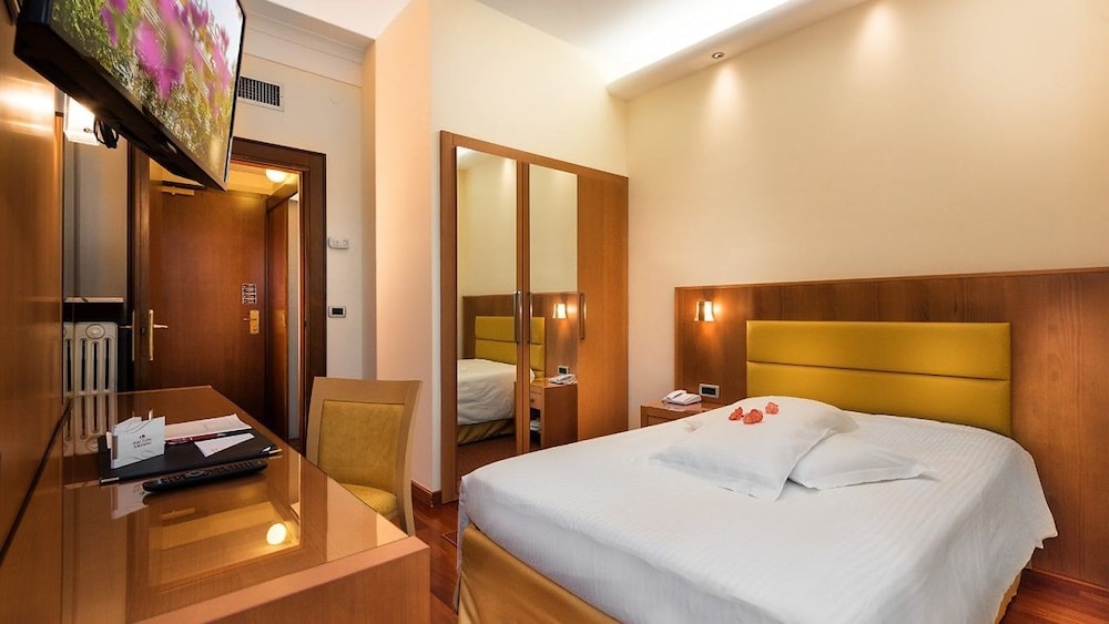 Classic Double or Twin Room photo 3