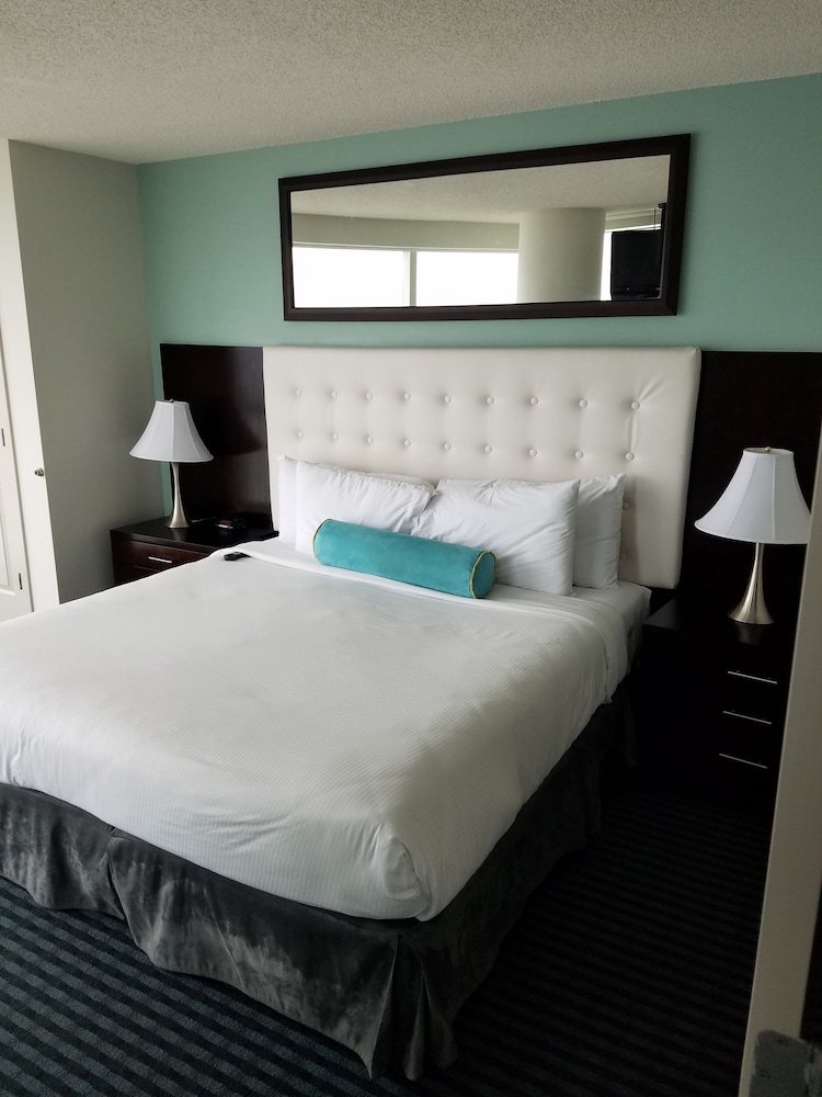 Condo, 2 Bedrooms, 180 degree Ocean View, with Balcony photo 1