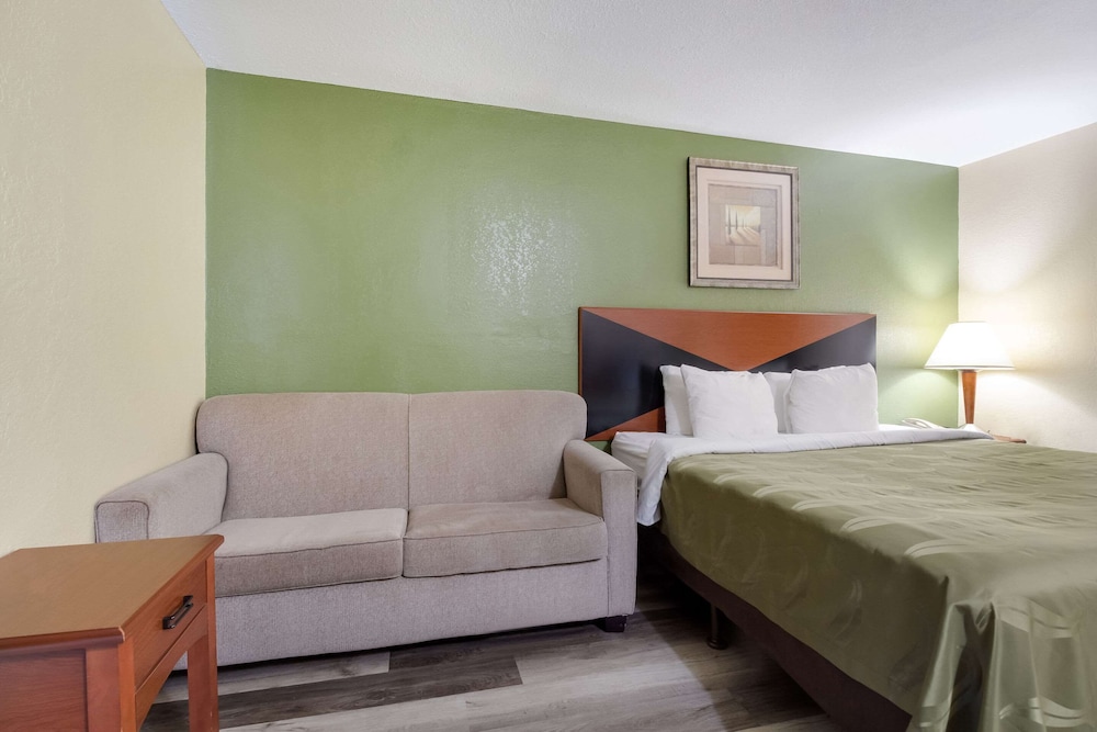 Standard Room, 1 King Bed, Non Smoking - Photo 3
