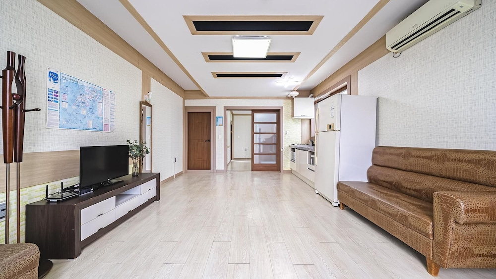 Basic Room, 1 Bedroom (102(Oceanview)) - Photo 5