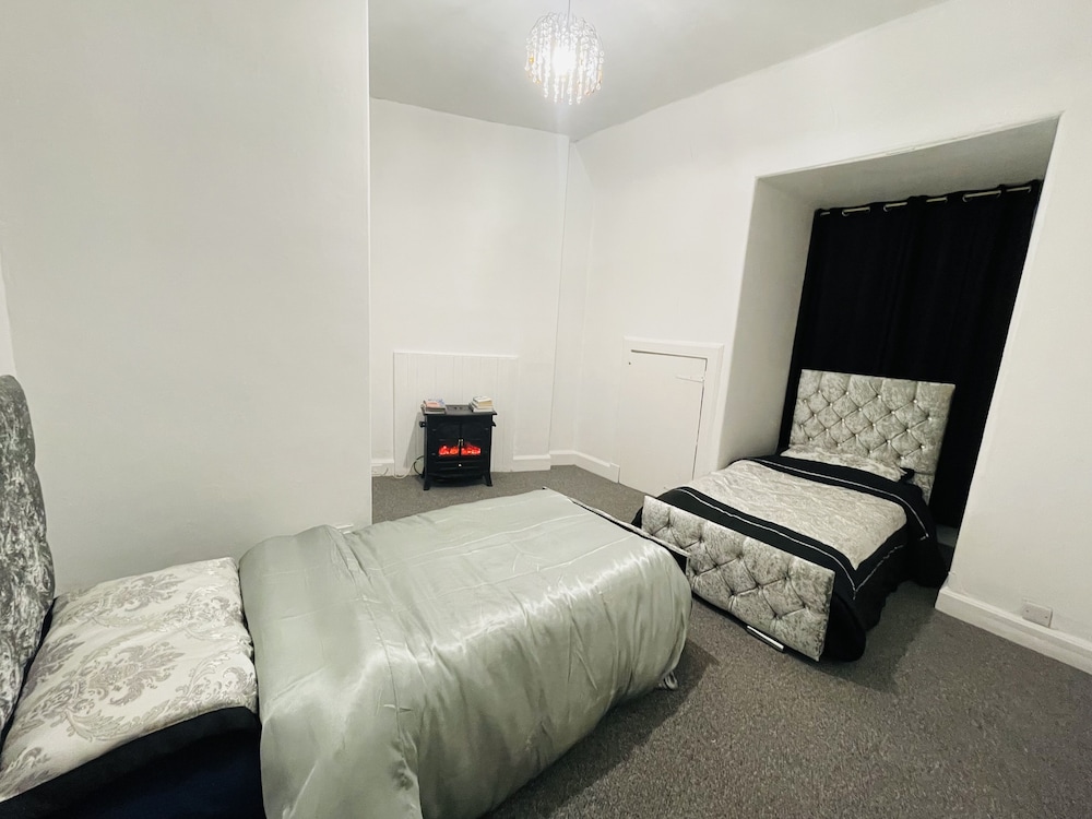 Apartment, 3 Bedrooms, Fireplace, City View photo 2