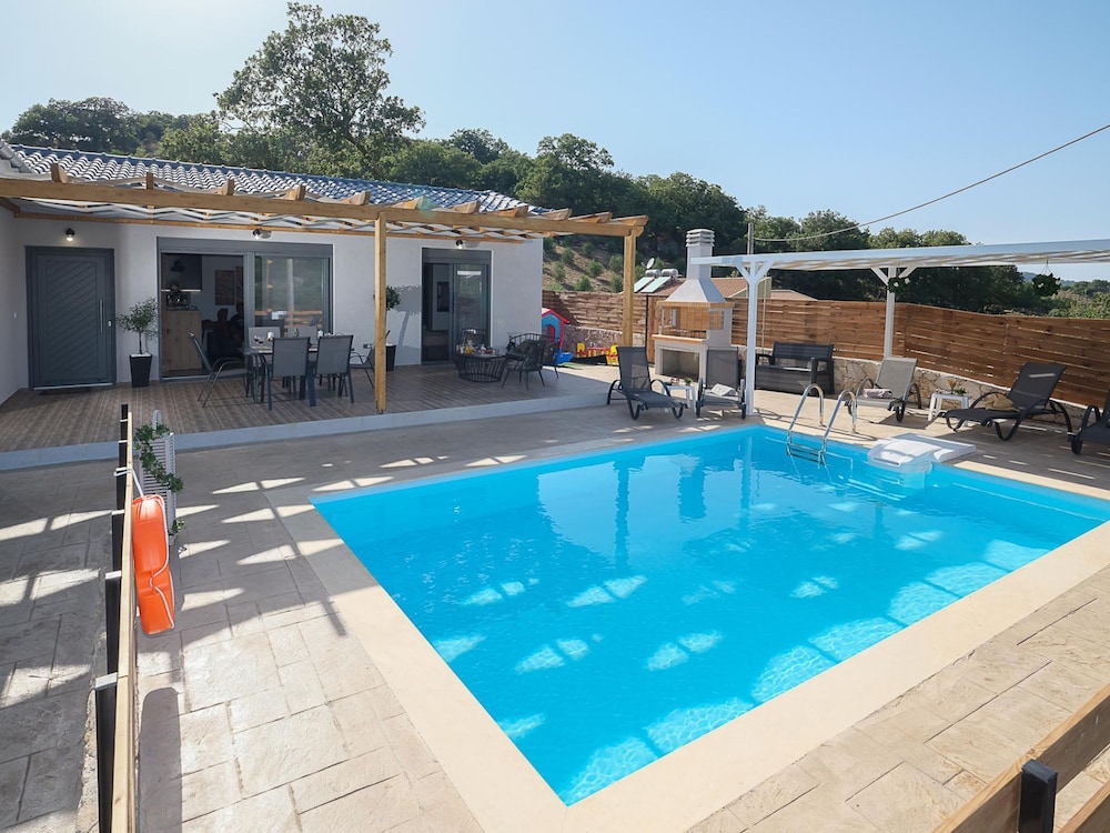 Villa photo 1