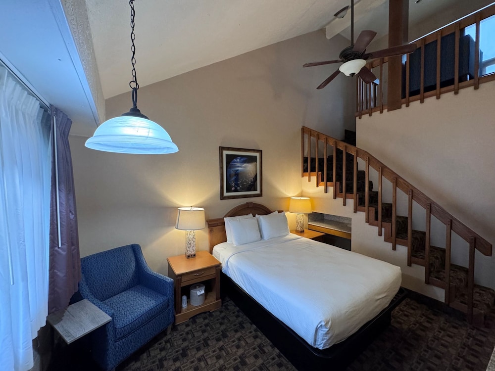 Loft, 1 Queen Bed - Photo 3