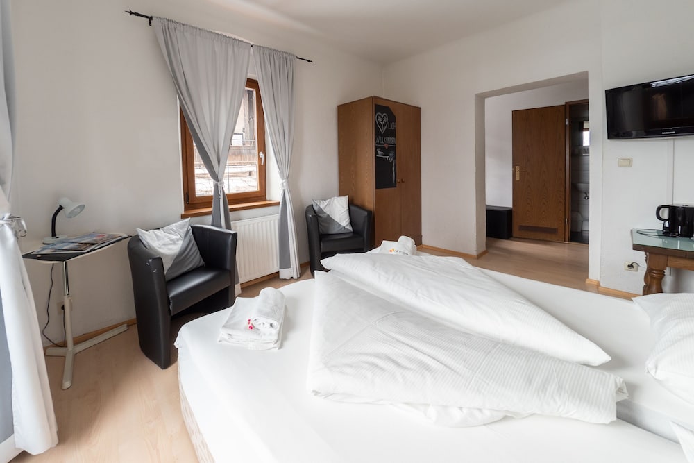 Premium Triple Room, Ensuite, Mountain View (und Balkon) - Photo 1