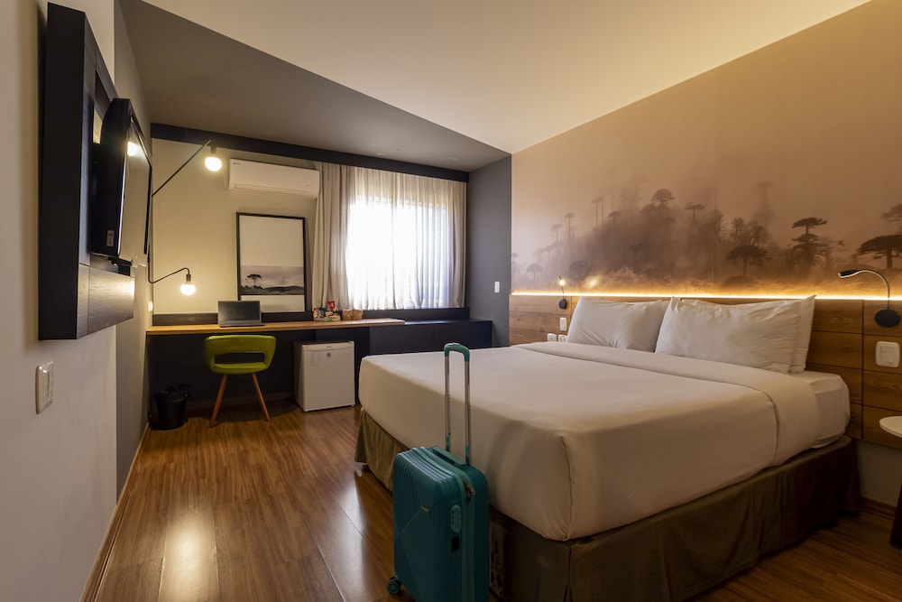 Deluxe Room, 1 Queen Bed - Photo 1