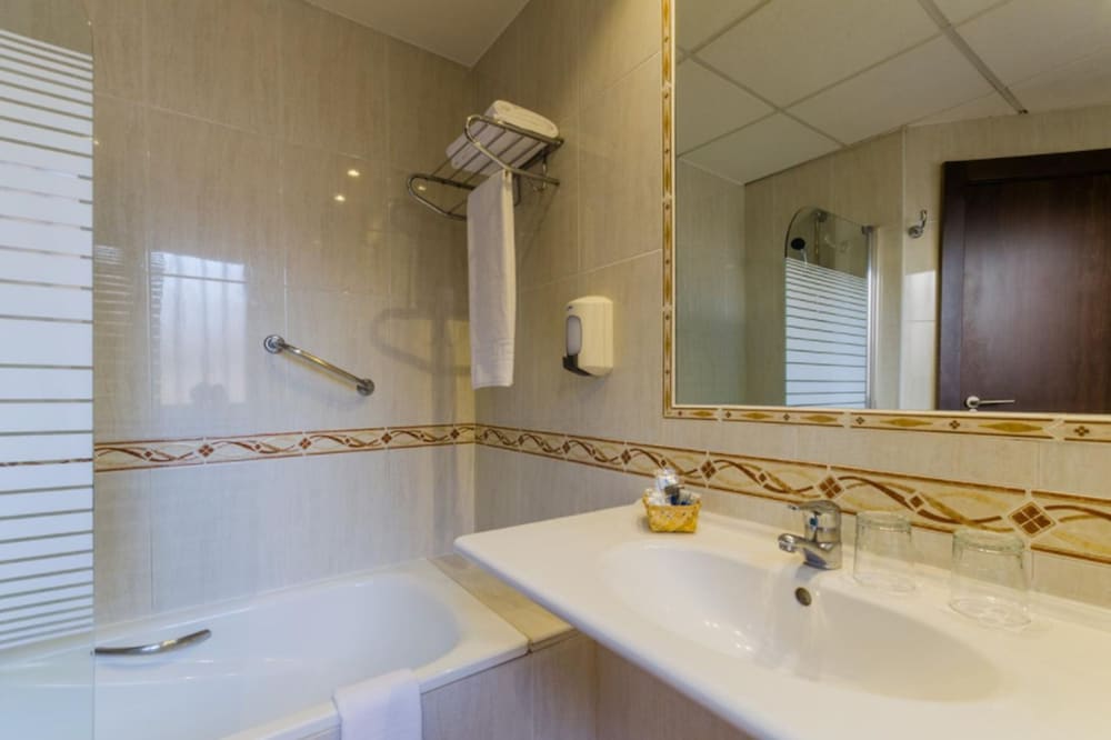 Double Room - Photo 7