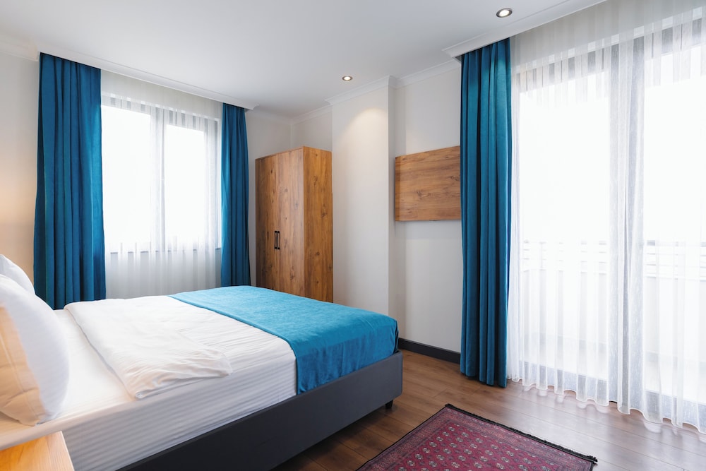 Family Suite, 2 Bedrooms, Partial Sea View