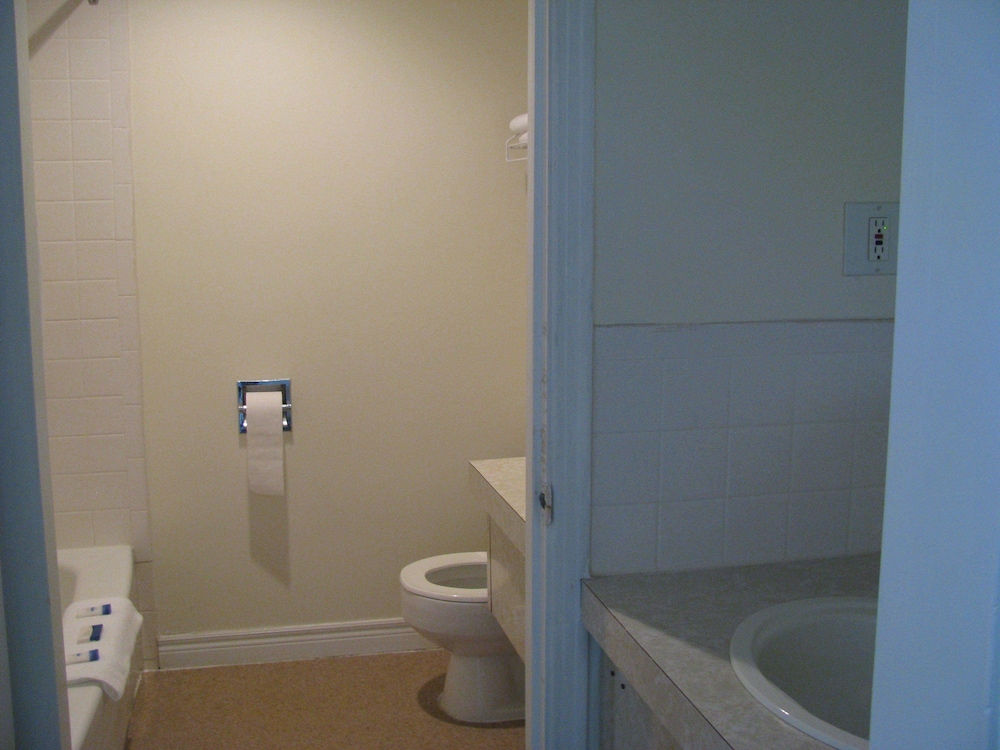 Standard Room, 2 Double Beds photo 3