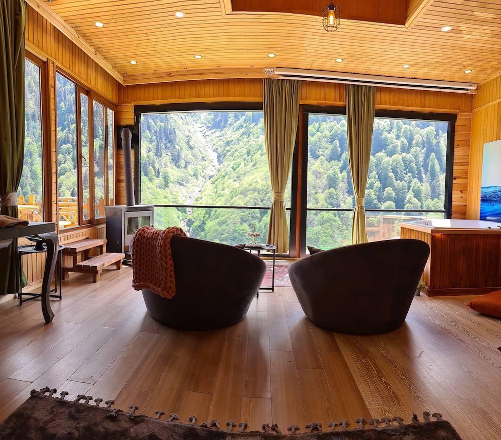 Panoramic Studio Suite, 1 Double Bed, Jetted Tub, River View