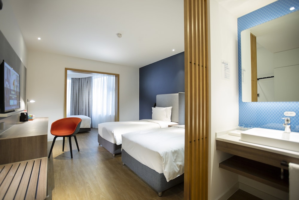 Standard Room, Multiple Beds (Extra Floor Space) photo 1