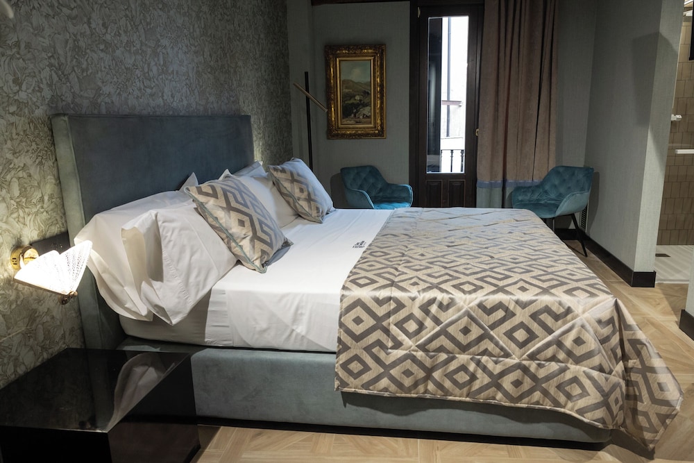 Luxury Studio Suite, City View photo 2