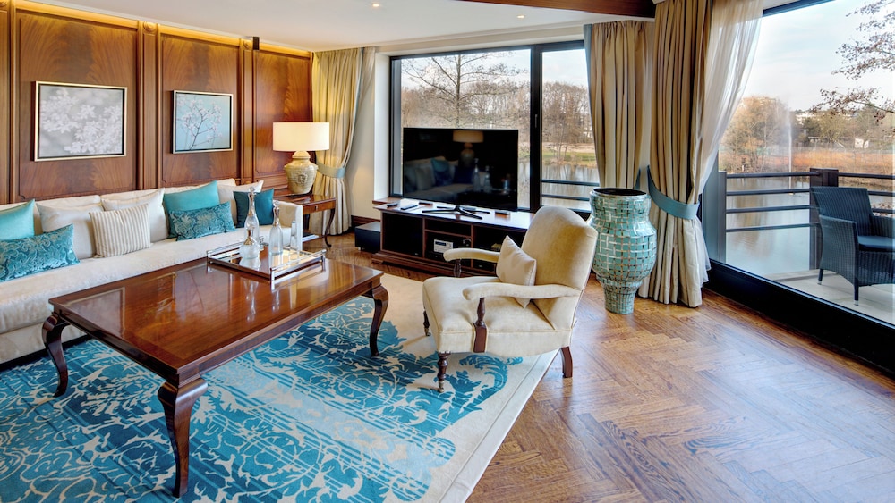 Presidential Suite, 1 King Bed, Lake View