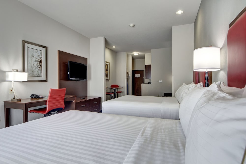 Suite, 2 Queen Beds photo 2