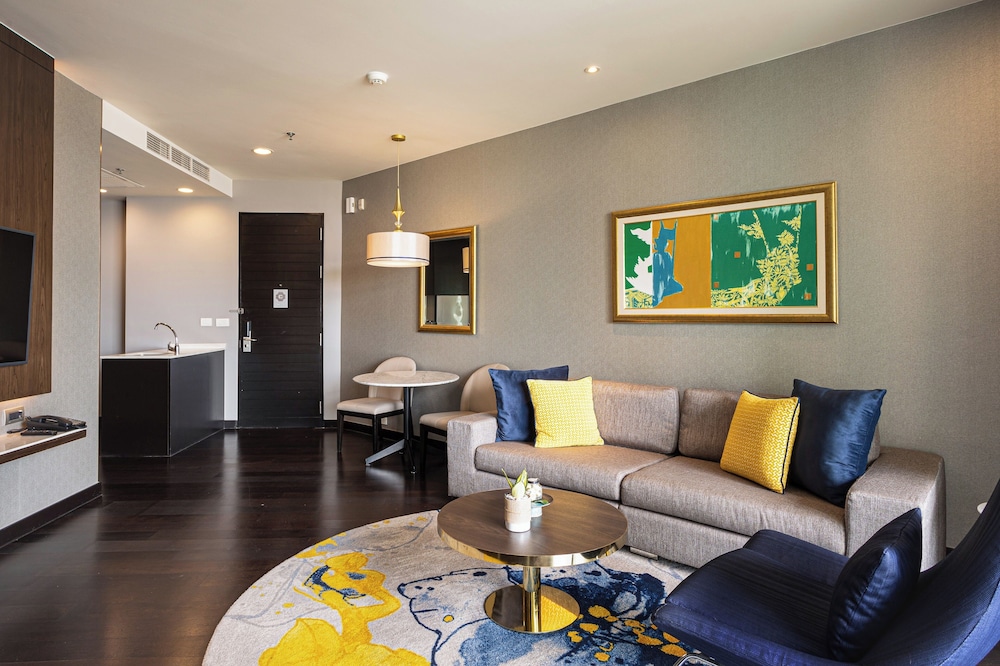 One Bedroom Suite King City View thumbnail 6