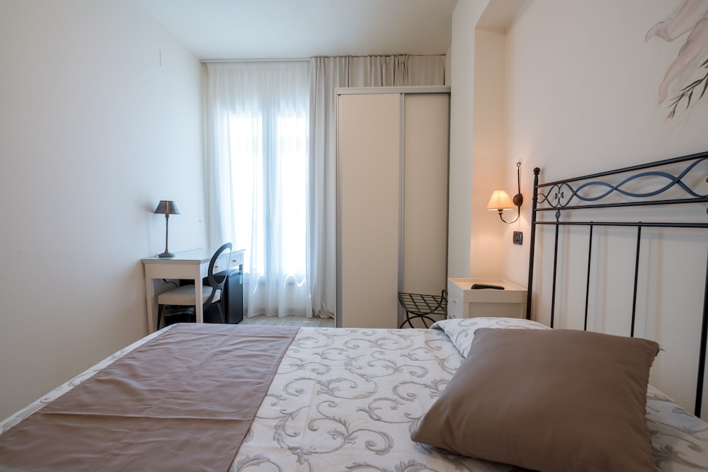 Economy Double Room photo 3