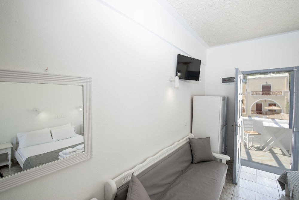 Studio, 1 Double Bed, Pool View - Photo 6