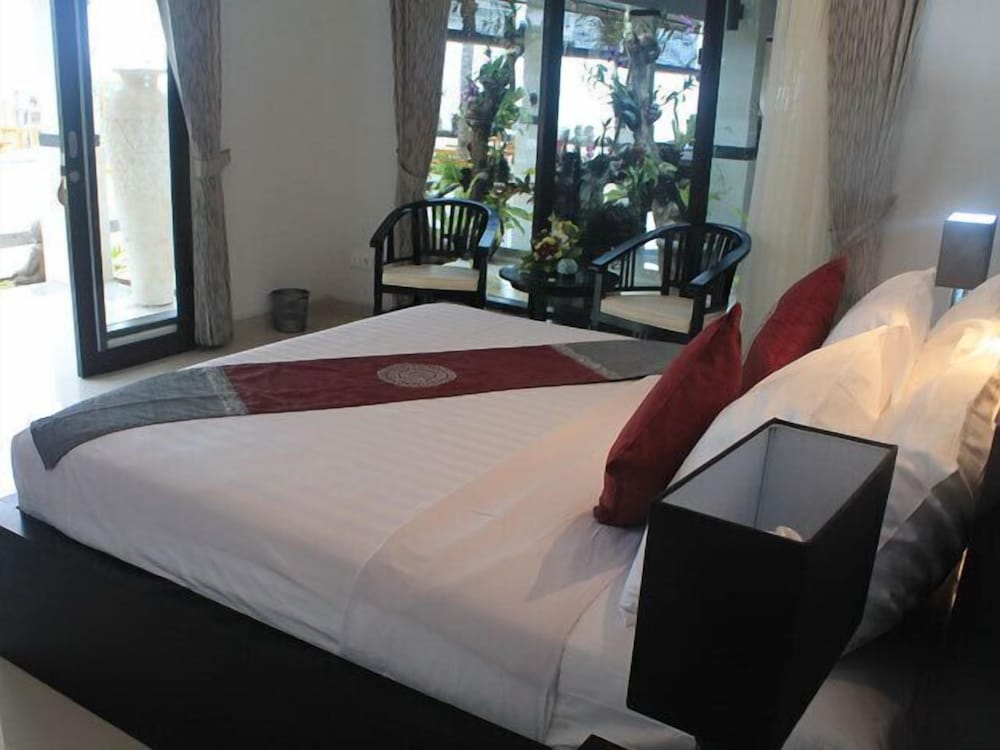 Deluxe Villa, 1 King Bed, Garden View photo 3