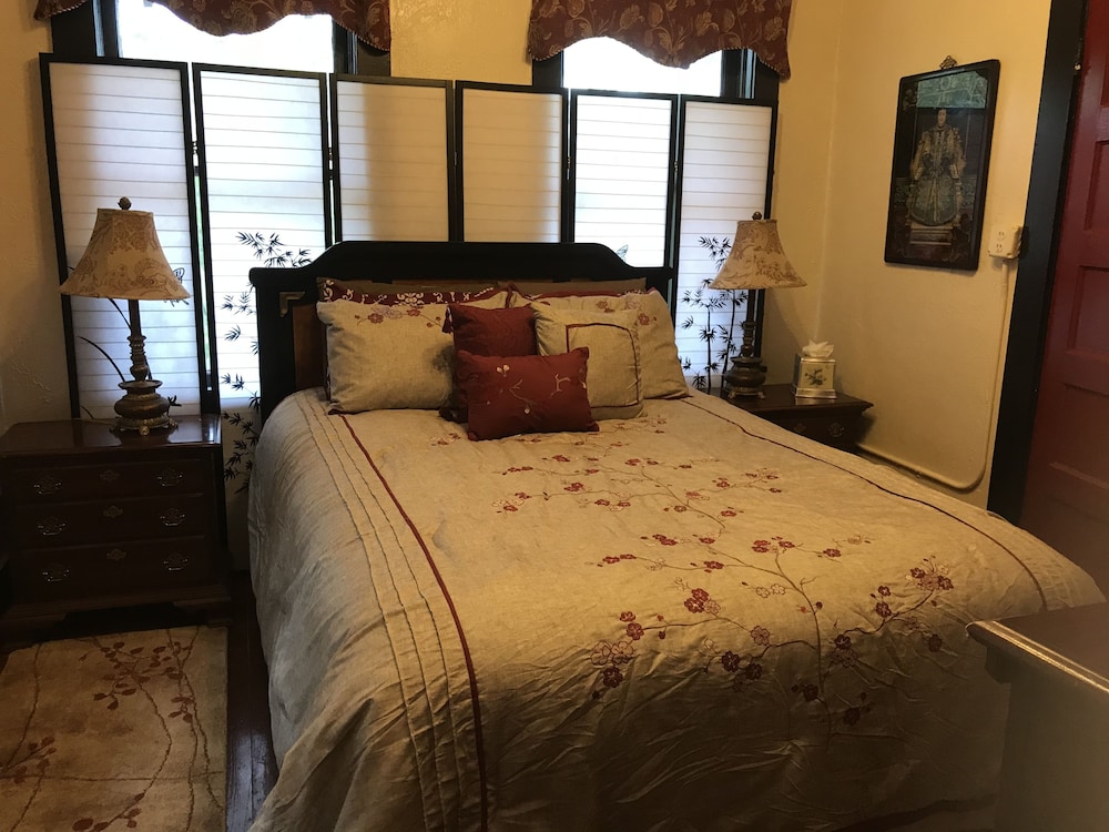 Topaz Suite, Multiple Beds (Second floor) photo 3