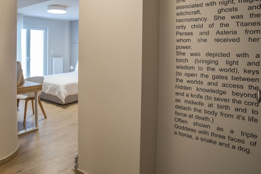 Elite Studio, 1 Queen Bed with Sofa bed, Patio (-1 Floor) photo 3