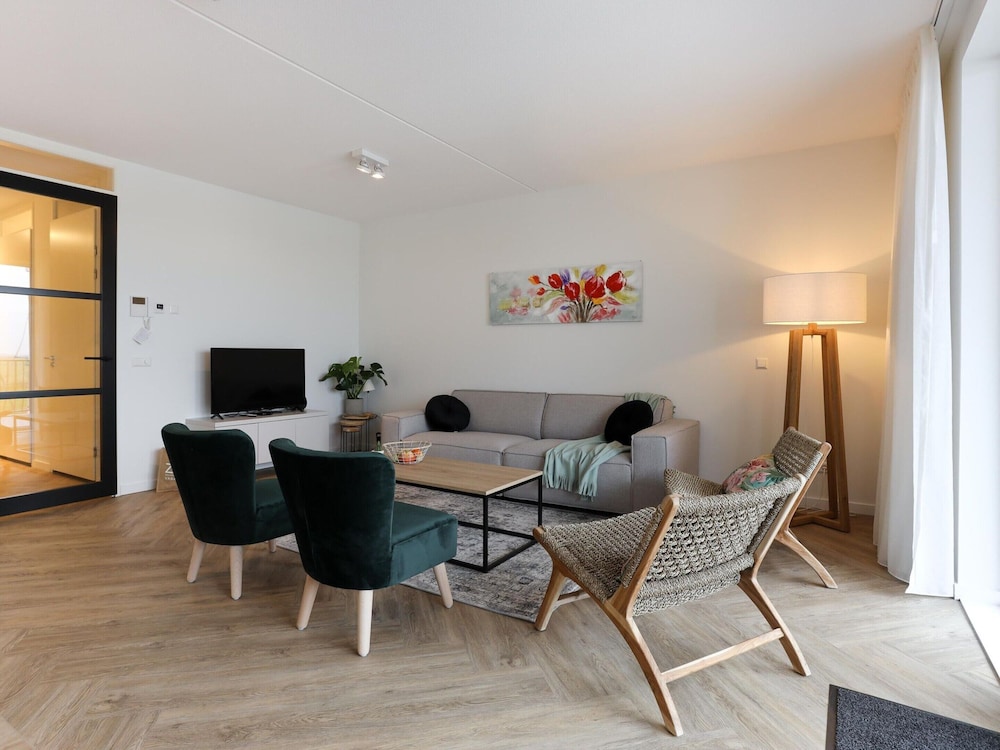 Apartment photo 2