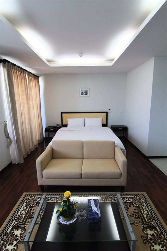 Superior Room, 1 King Bed photo 3