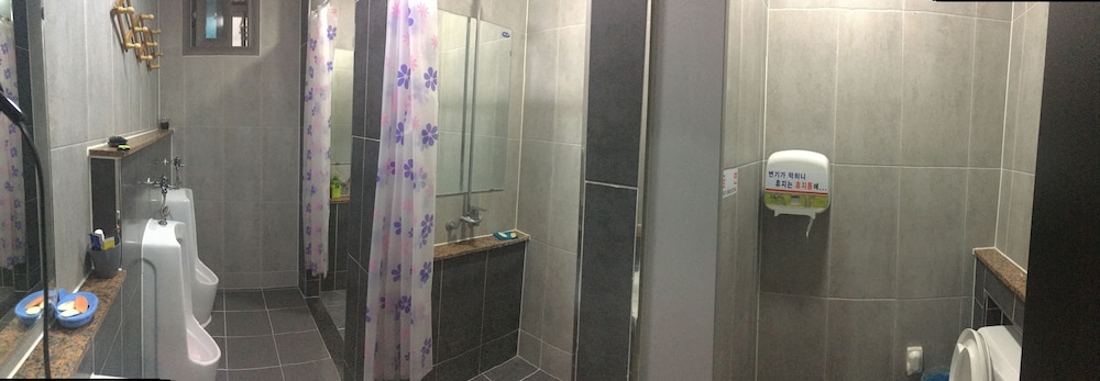 Shared Dormitory, Men only, Shared Bathroom (10 persons) photo 3