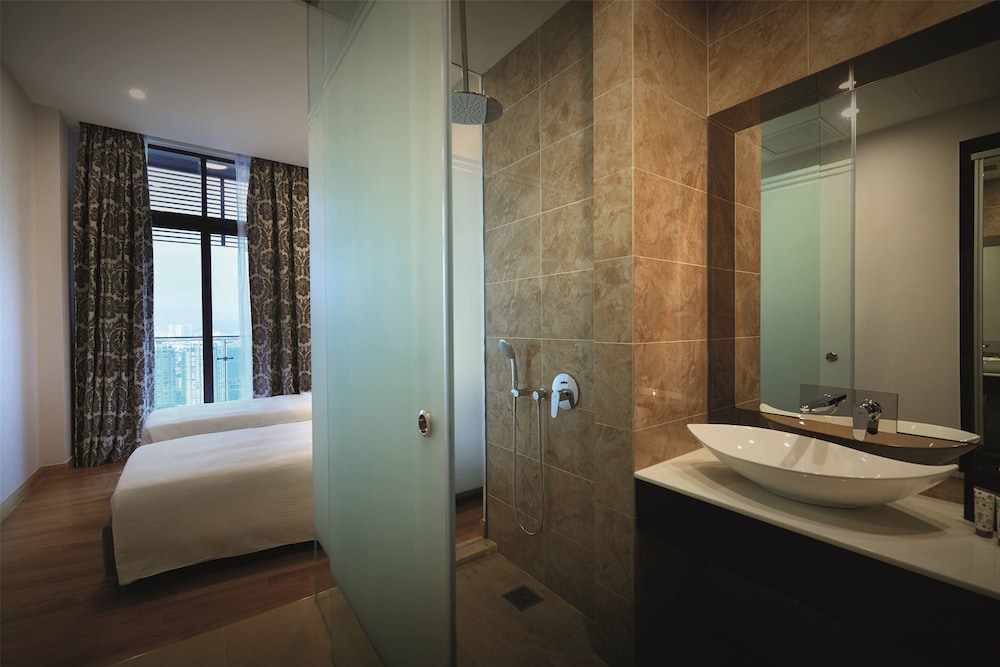 Two Bedroom Suite Queen + Queen @ Residences photo 3