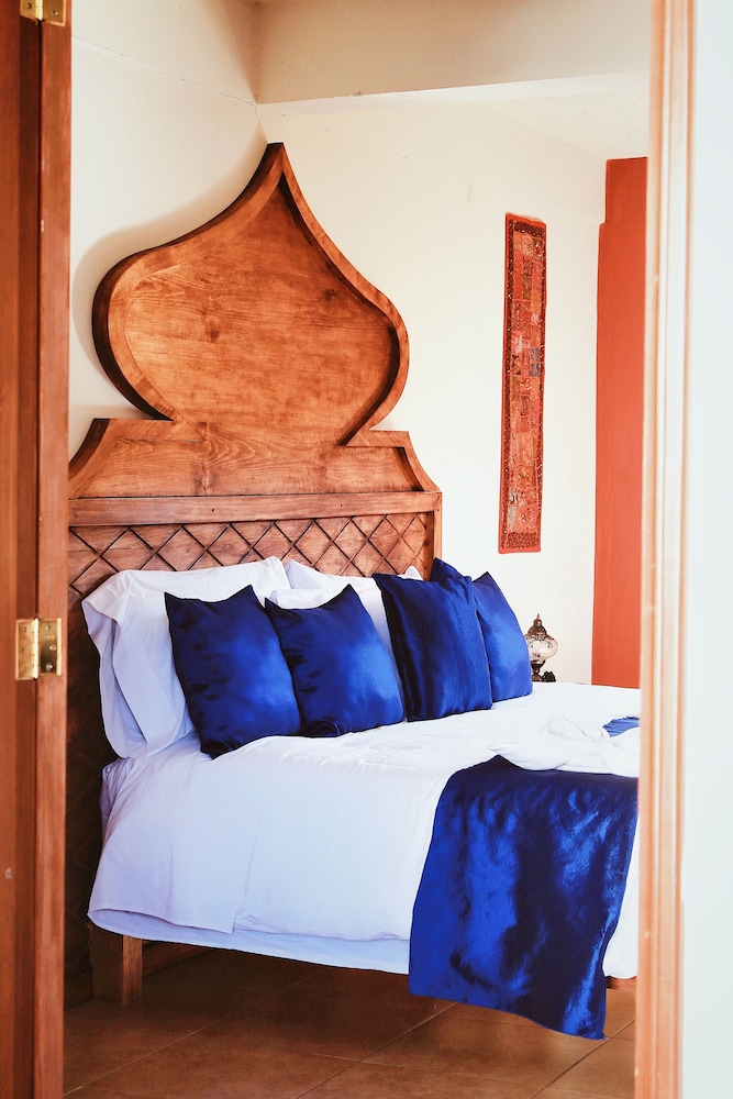 Design Room, 1 King Bed, Private Bathroom, City View
