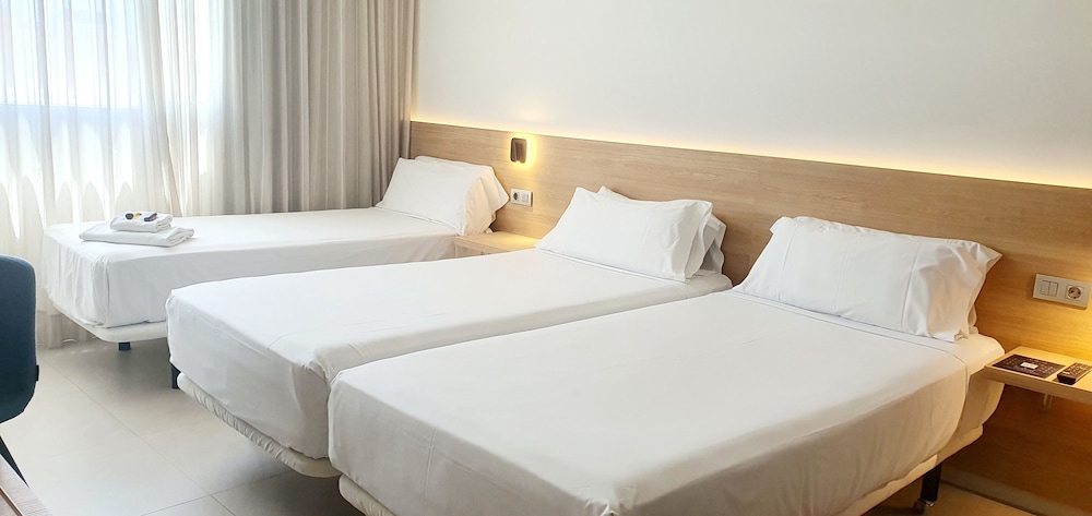 Deluxe Triple Room photo 2