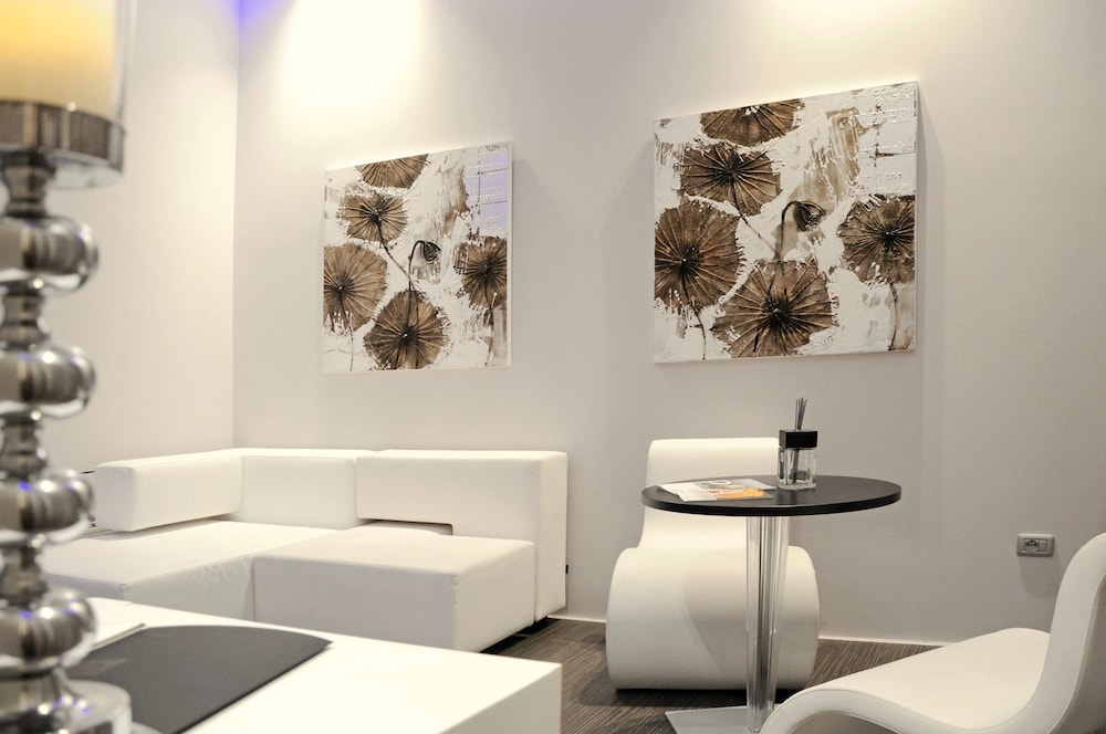 Luxury Suite, 1 Bedroom, Balcony - Photo 6