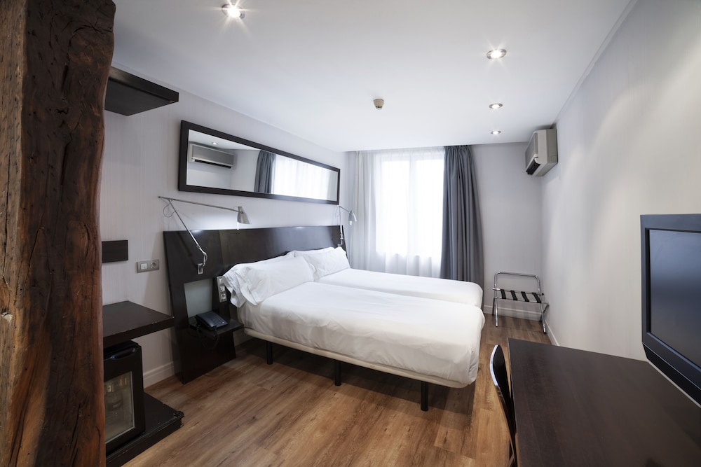 Superior Double Room, City View - Photo 5