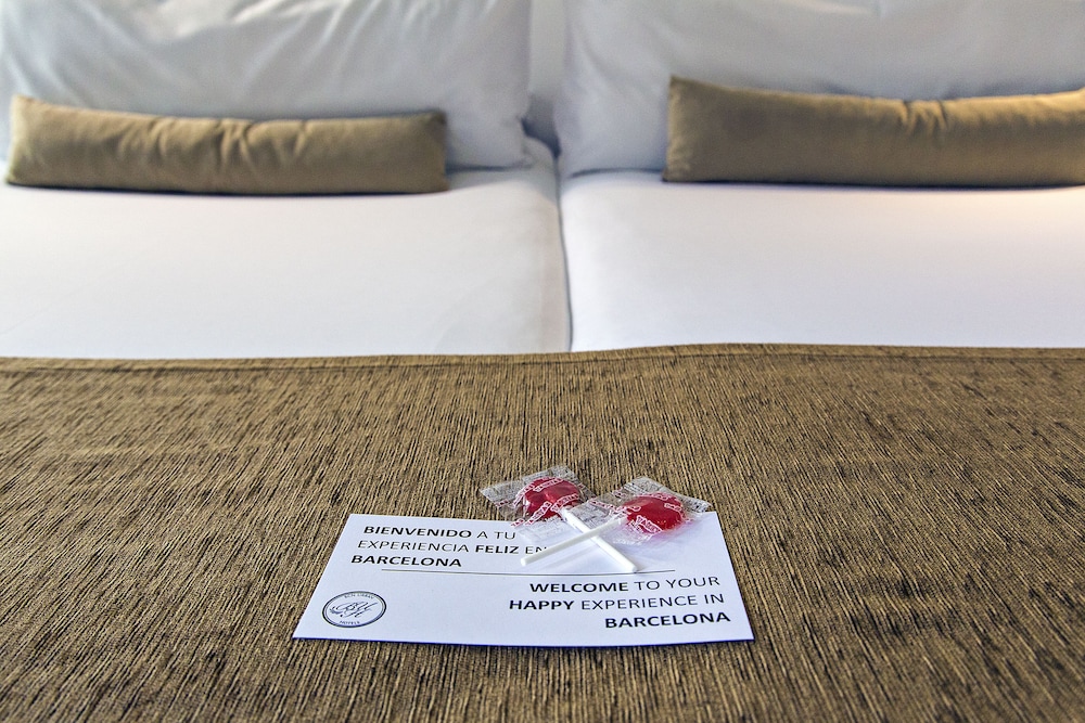 Basic Double Room, 1 Large Twin Bed, Non Smoking, Courtyard View photo 2