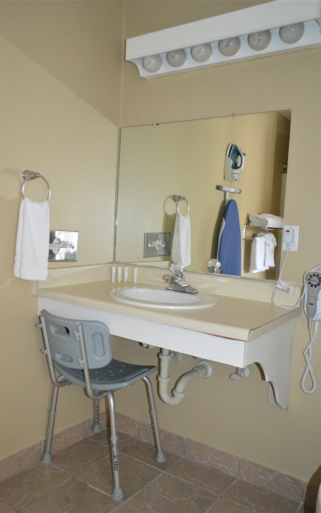 Studio 9 Fort Bragg, LLC., Photo 6