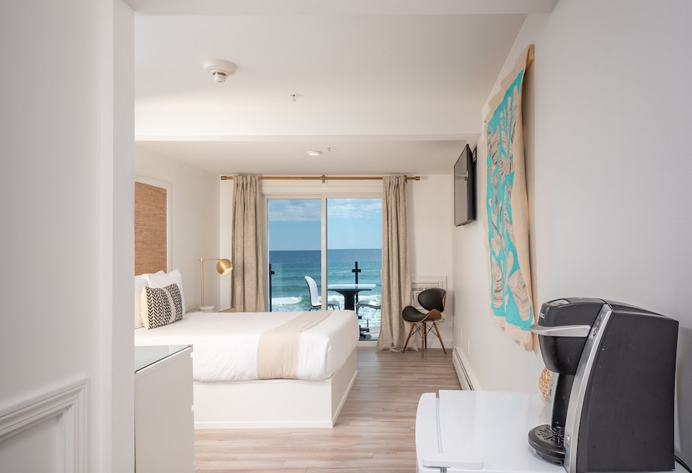 Ocean Front Queen photo 2