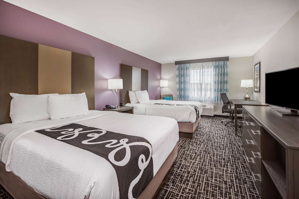 Room, 2 Queen Beds, Non Smoking - Photo 1