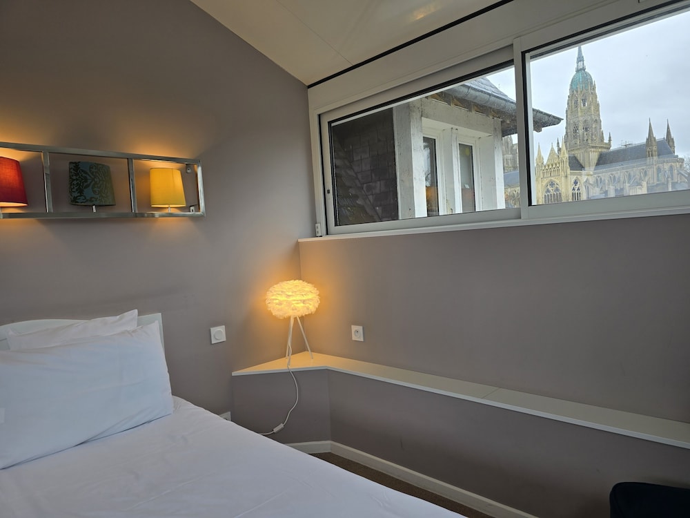 Furnished Apartment, Panoramic View (Queen bed or Twin Bed) photo 2