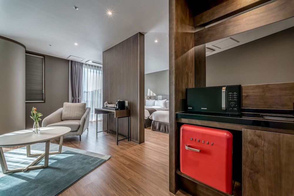 Suite, Multiple Beds, Non Smoking, Corner (3 Mats)