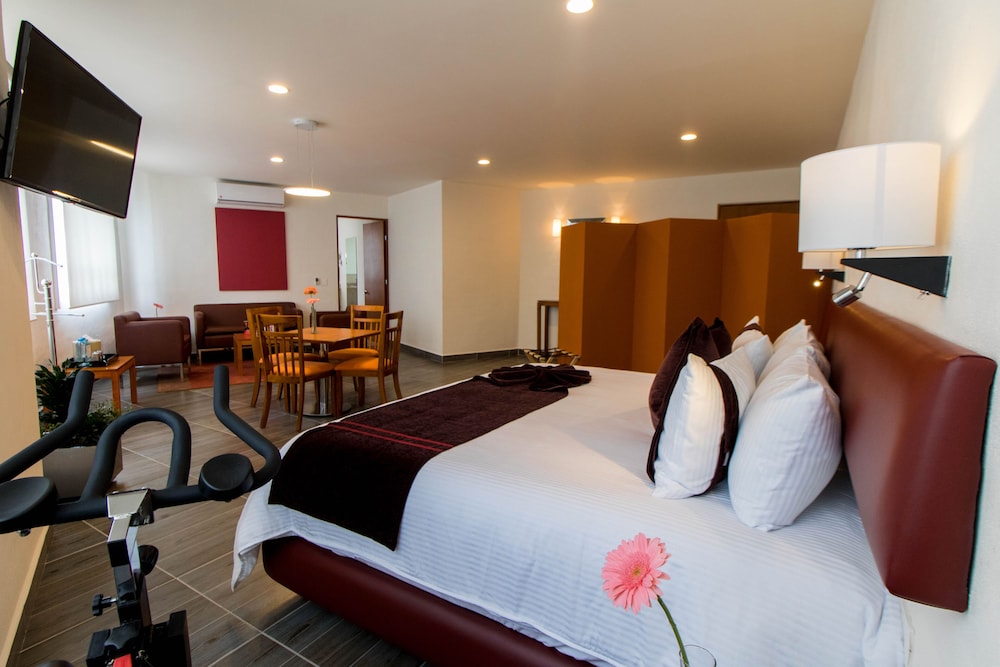 Deluxe Room, 1 King Bed photo 1