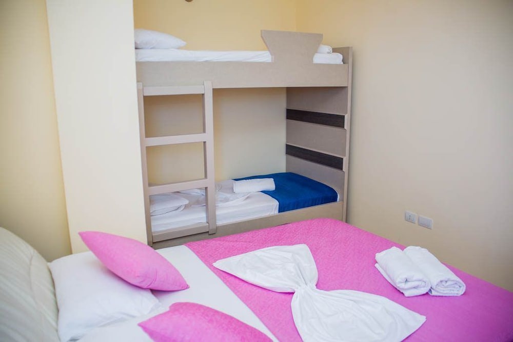 Superior Triple Room, Balcony, Partial Sea View photo 2