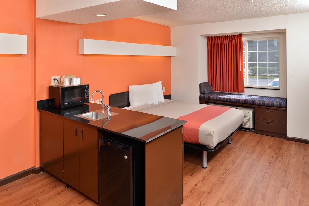 Deluxe Suite, 2 Queen Beds, Non Smoking - Photo 1