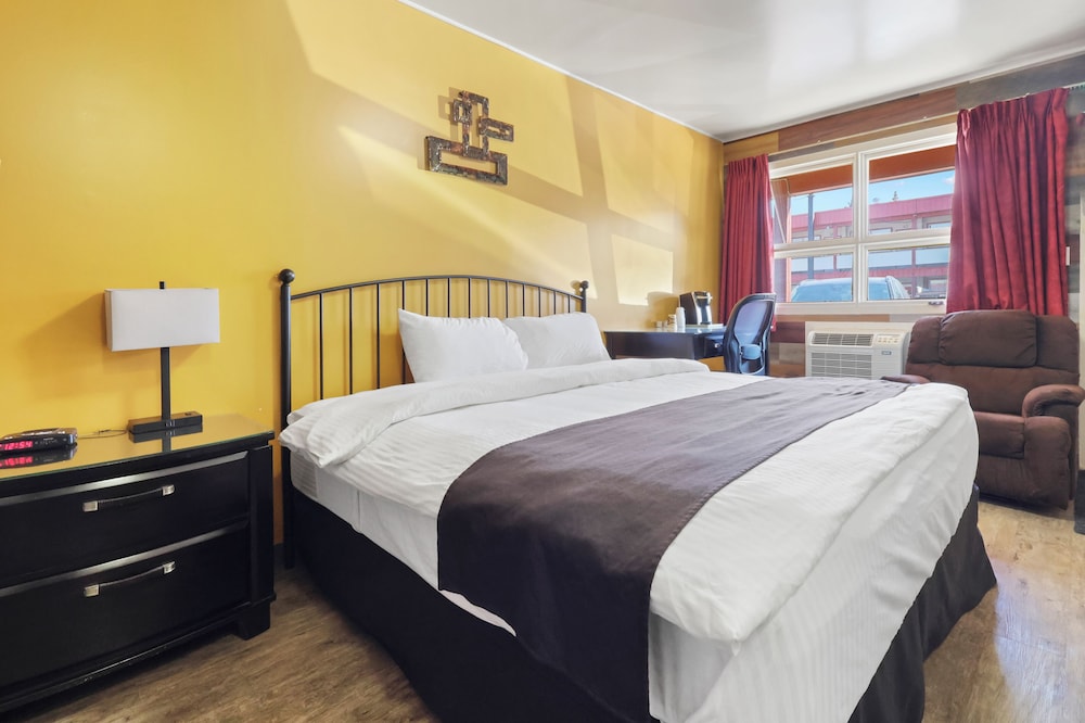 Business Room, 1 King Bed, Mobility Accessible photo 2