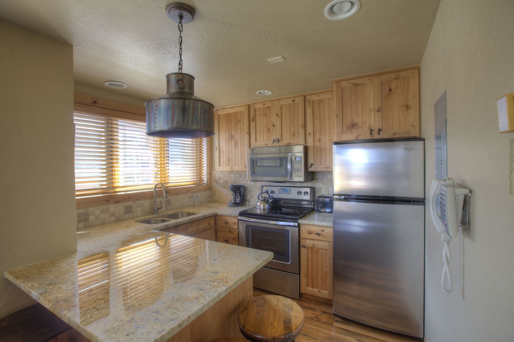Premier Studio (Condominium) - Photo 14