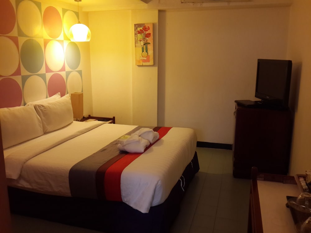 Standard Room, 1 Queen Bed photo 1