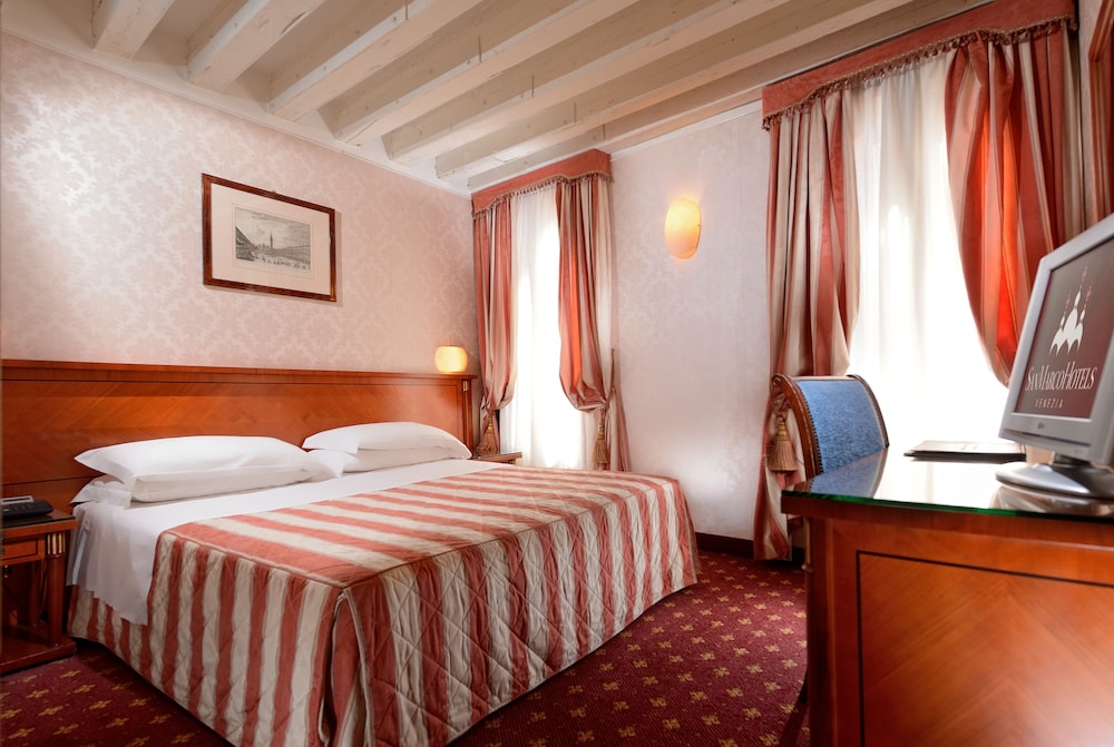 Superior Double or Twin Room - Photo 1