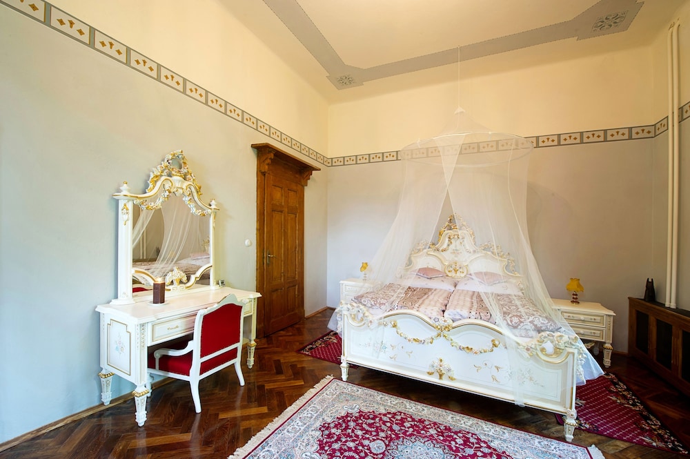 Room (Adina Mandlova) photo 1
