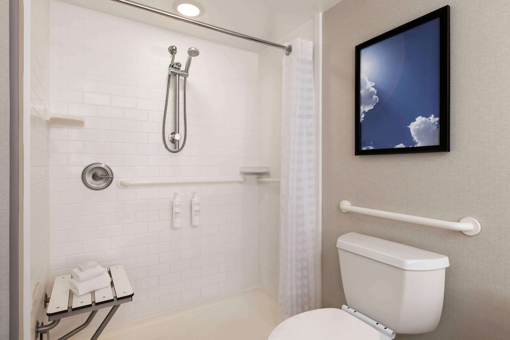 Suite, Accessible, Non Smoking - Photo 2