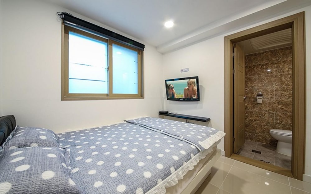 Room (Room 101)