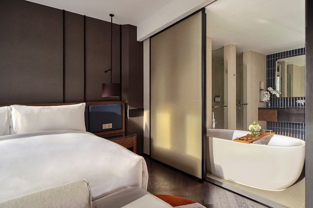 Premium Room, 1 King Bed, Club Lounge Access (High Floor)