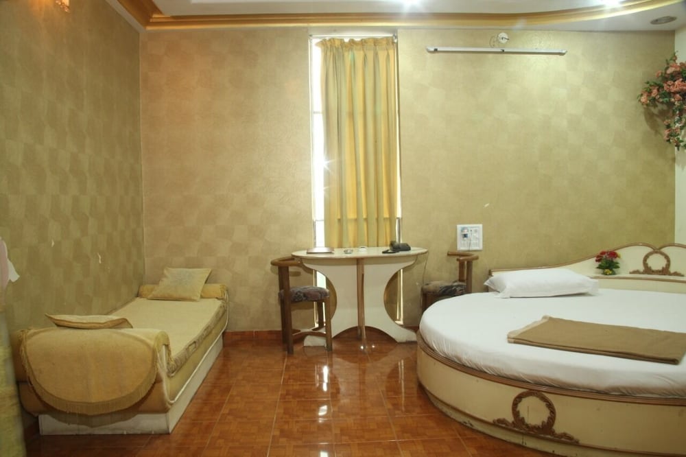 Economy Double Room photo 2